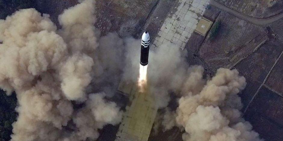 Autoridades japonesas alertan por posible lanzamiento de misil desde Corea del Norte. La imagen ilustrativa muestra el lanzamiento del misil balístico intercontinental (ICBM) "Hwasong-17" el 25 de marzo de 2022