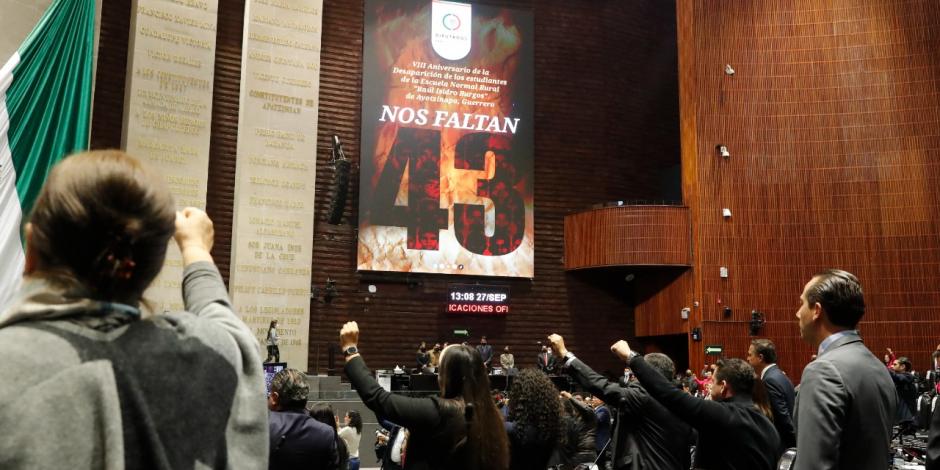 Cámara de Diputados rinde homenaje a los 43 estudiantes de Ayotzinapa por el octavo aniversario de su desaparición