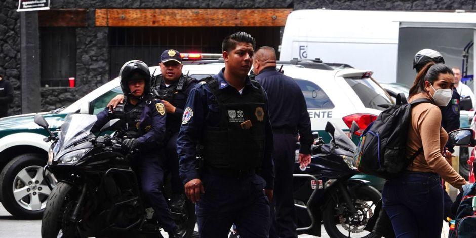 Dos personas muertas: un policía y un civil, fue el resultado de una balacera en calles de la alcaldía Tlalpan.