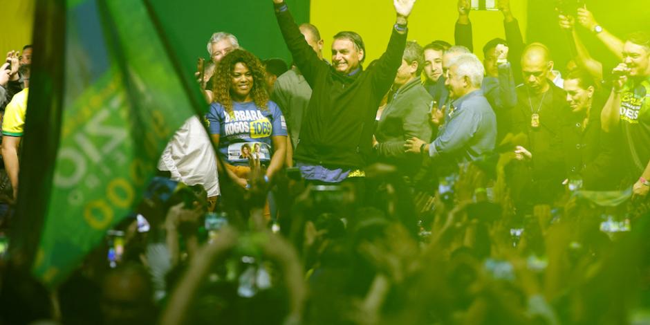Jair Bolsonaro, candidato a la reelección brasileña, durante un mitin de campaña en Santos, Sao Paulo.