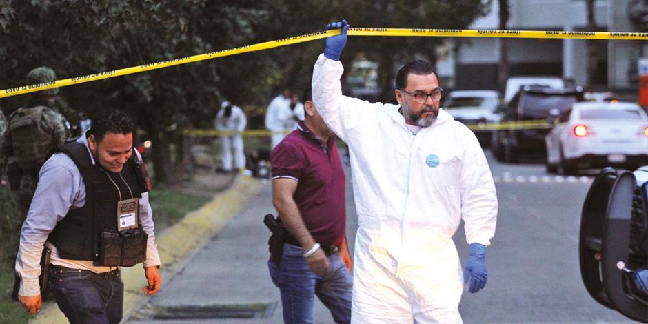 Autoridades custodian la avenida Patria, donde se suscitó el tiroteo, la tarde de ayer.