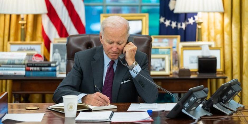 El Presidente de Estados Unidos, Joe Biden, sostiene llamada telefónica con Volodimir Zelenski, presidente de Ucrania