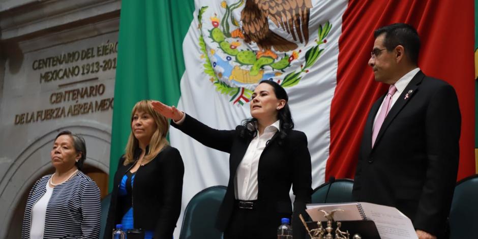 Alejandra Del Moral, secretaria de Desarrollo Social del Estado de México (al centro).