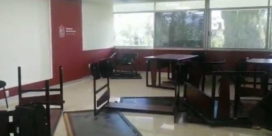 Presuntos docentes vandalizan oficinas de la Secretaría de Educación en Michoacán