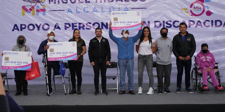 Alcaldía Miguel Hidalgo entregó este sábado apoyos económicos a personas con alguna discapacidad permanente.