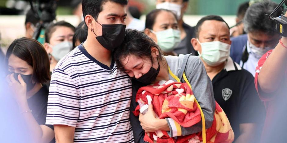 Periodistas de CNN entran “sin permiso” a guardería de Tailandia tras masacre; se disculpan por filmar