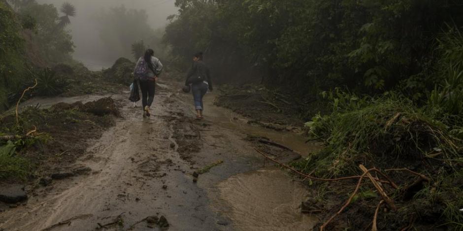 Afectaciones por el paso del huracán categoría 1 "Julia" en Centroamérica; reportan al menos 28 personas fallecidas.