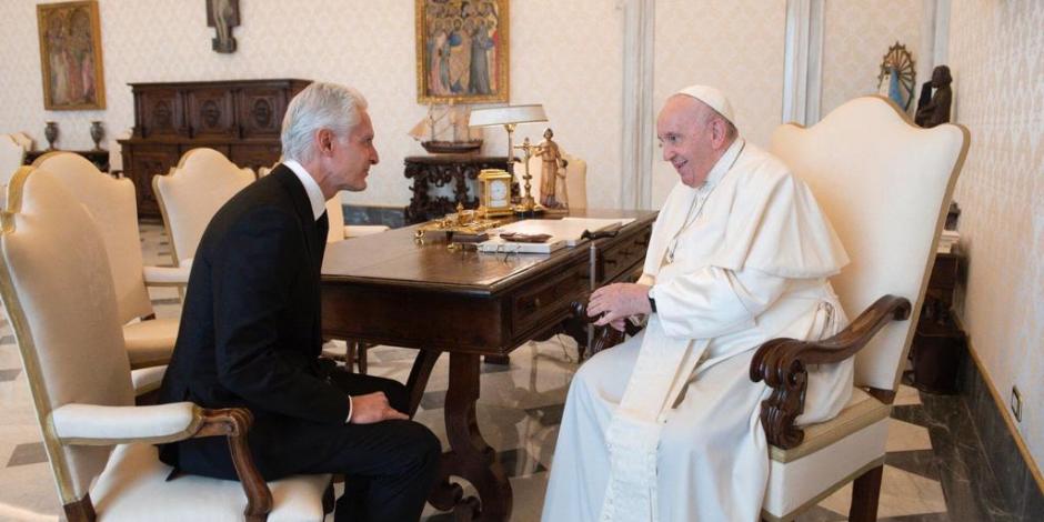 Alfredo del Mazo sostuvo una reunión con el Papa Francisco, a quien le agradeció sus oraciones.
