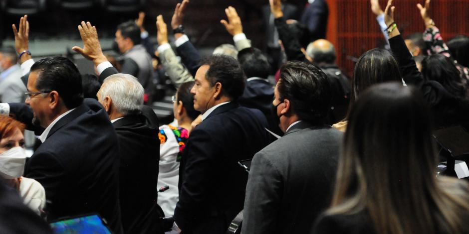 El pasado 6 de octubre, Morena logró posicionar la iniciativa en la Comisión de Reforma Político Electoral; es el partido con más multas por omisiones en sus obligaciones.