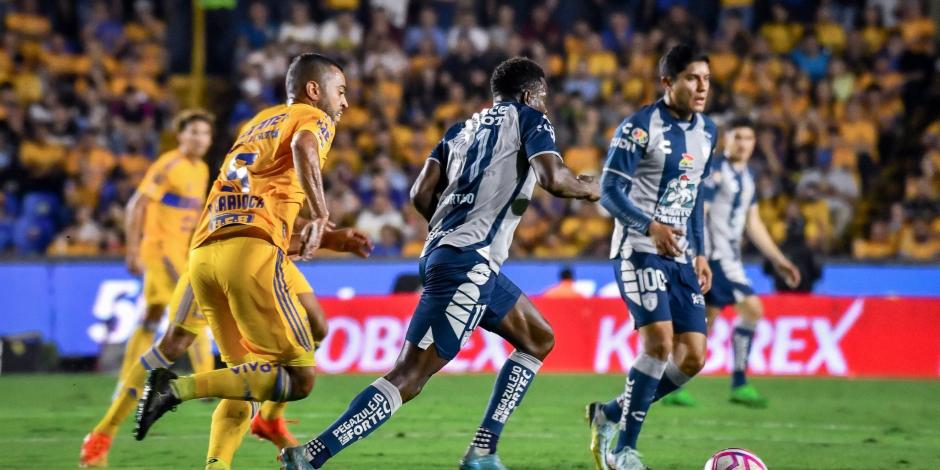 Una acción del Tigres vs Pachuca, cuartos de final de ida del Apertura 2022 de la Liga MX.