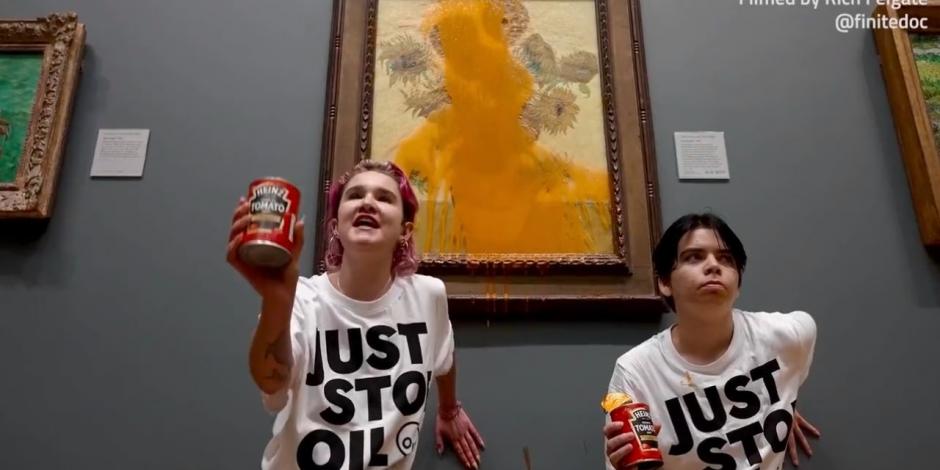 Activistas arrojan latas de sopa al cuadro "Los Girasoles" como acto de protesta.