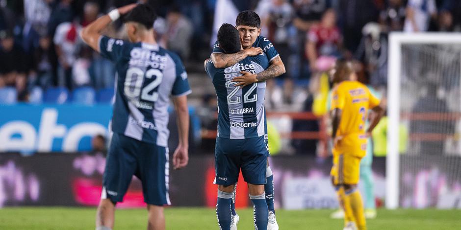Javier López celebra el gol con el que Pachuca venció a Tigres, ayer, en el Hidalgo.