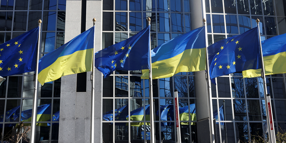El pueblo ucraniano recibió el Premio Sájarov de la mano de la Presidenta del Parlamento Europeo Roberta Metsola.