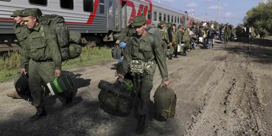 Reclutas rusos caminan para tomar un tren en Volgogrado, el 29 de septiembre.