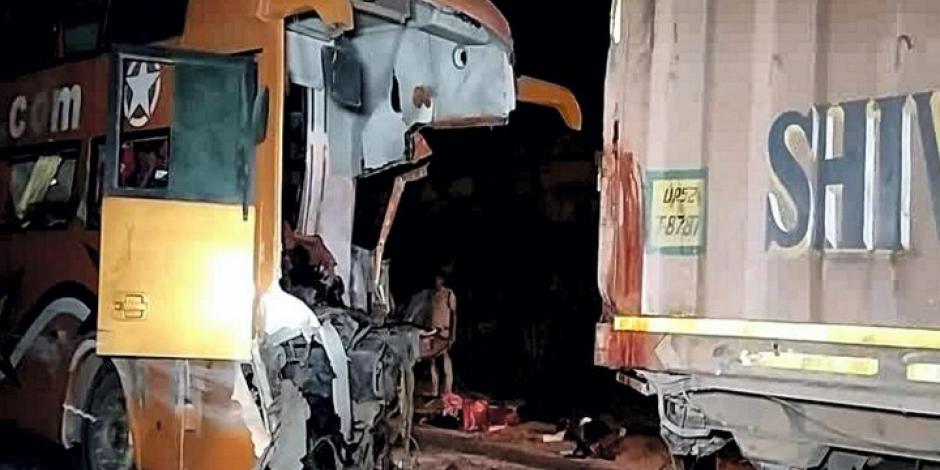 Un autobús y un camión se impactaron en el distrito de Rewa de Madhya Pradesh.
