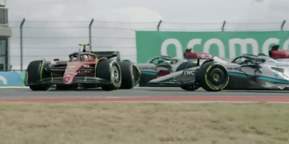 El momento exacto del choque entre Carlos Sainz y George Russell al arranque del Gran Premio de Estados Unidos de F1.