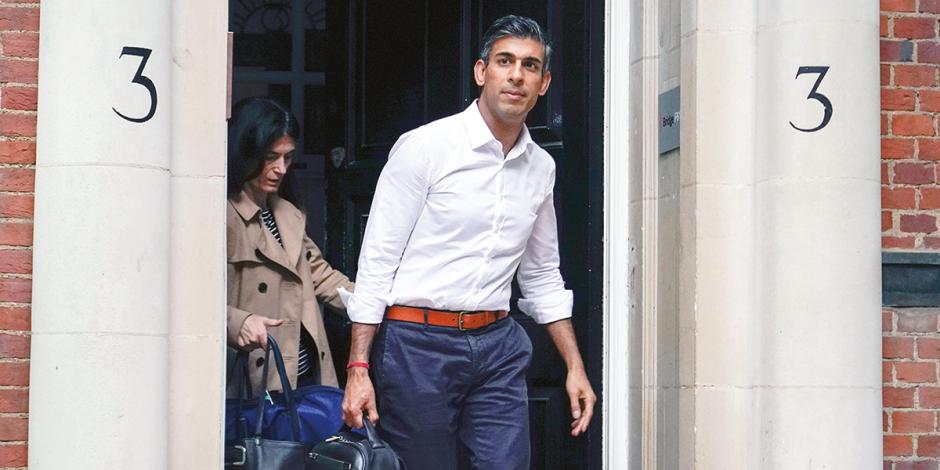 Rishi Sunak,  al salir de su oficina  de campaña en  Londres, ayer.