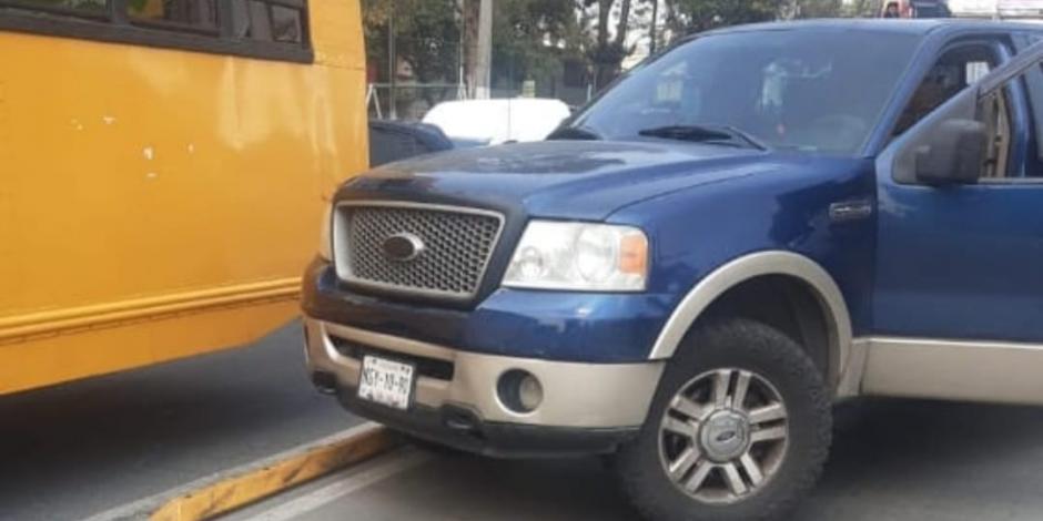 Camioneta atropella a joven en Ecatepec y se da a la fuga