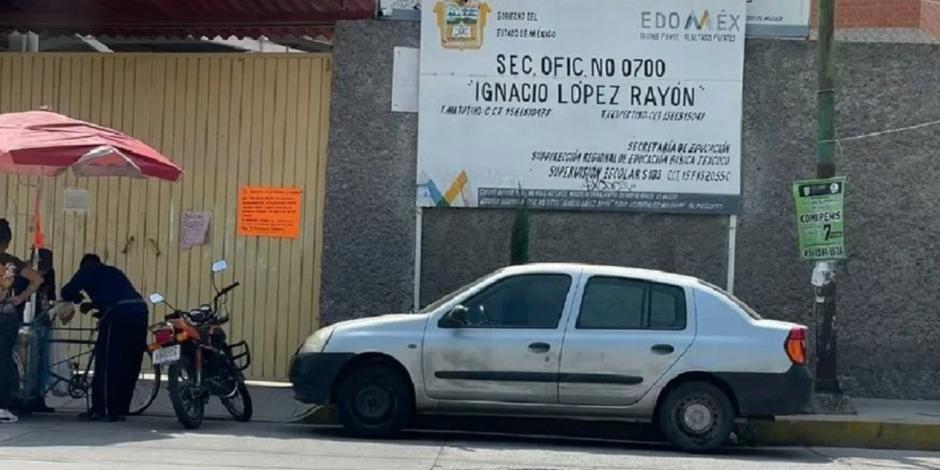 Alumno de la escuela secundaria "Ignacio López Rayón", en Chimalhuacán, amenazó con un cuchillo a su maestra.