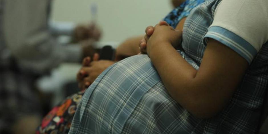 Menor dio a luz afuera de un hospital en Chiapas; le negaron la atención médica