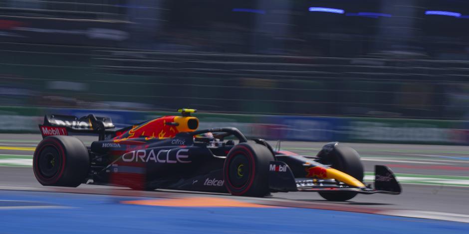 Max Verstappen, de Red Bull, conduce el RB18 en el Gran Premio de México de F1 2022.