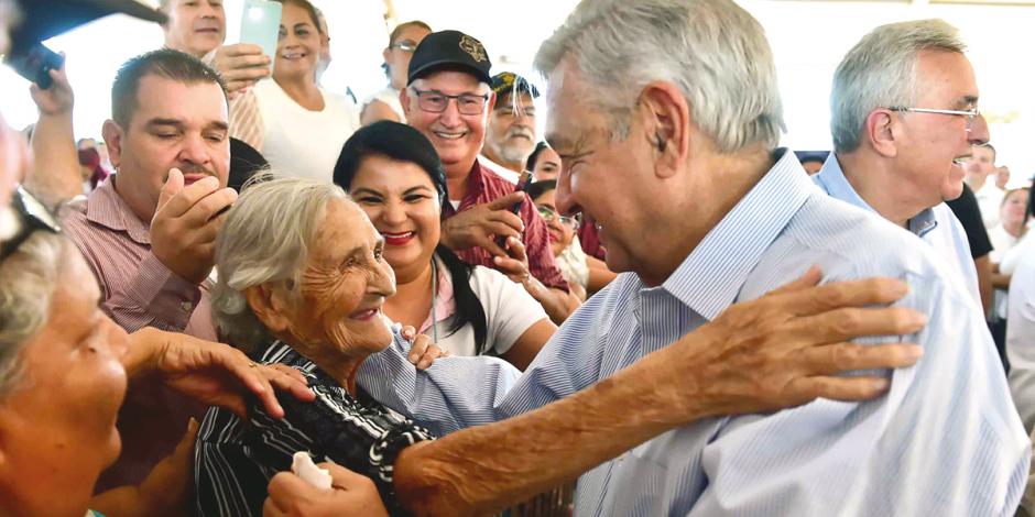 El Presidente, tras su visita  en Guamúchil, Sinaloa, ayer.