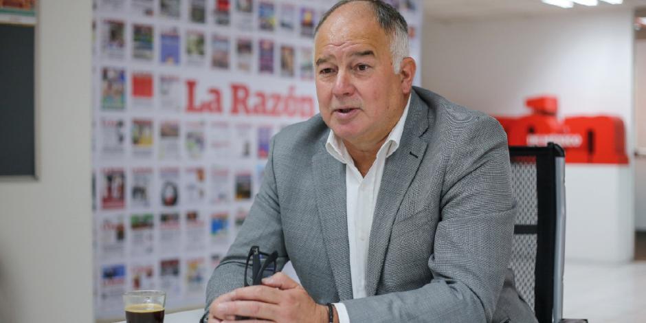 El autor, durante la entrevista en la redacción de La Razón.