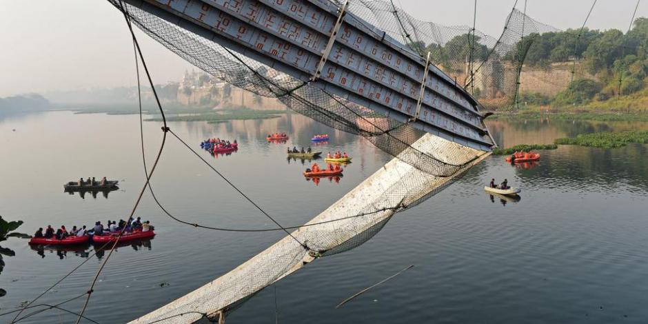 Por colapso del puente colgante en el oeste de India, autoridades del país asiático han detenido a nueve personas
