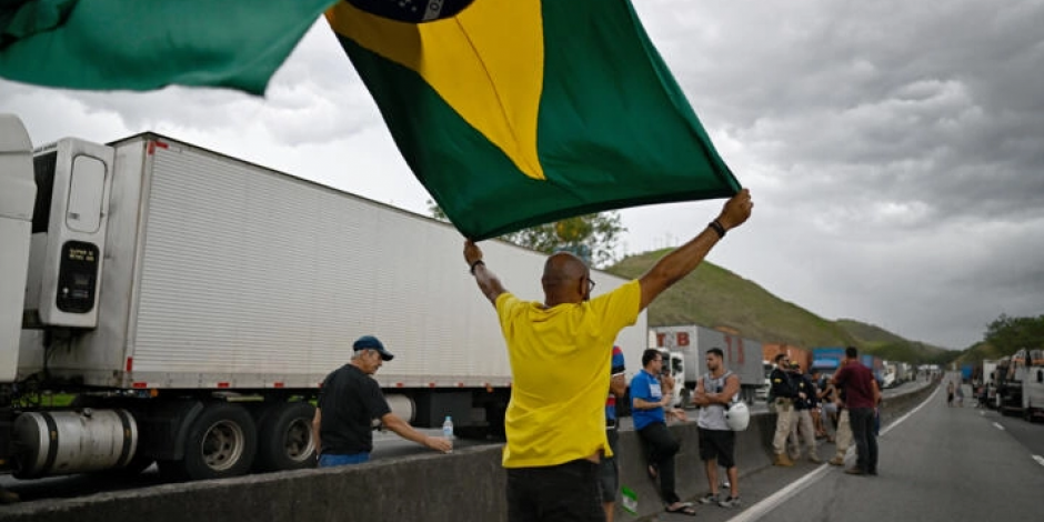 Suprema Corte de Brasil autorizó a policía de carreteras a levantar los bloqueos que interrumpen actividades en Brasil.