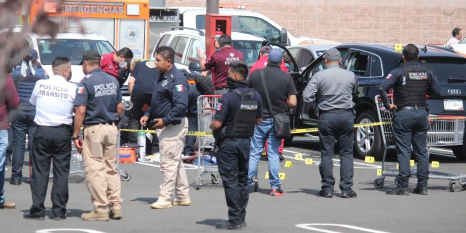 Ataque armado en estacionamiento de centro comercial de Puebla deja un muerto y un herido