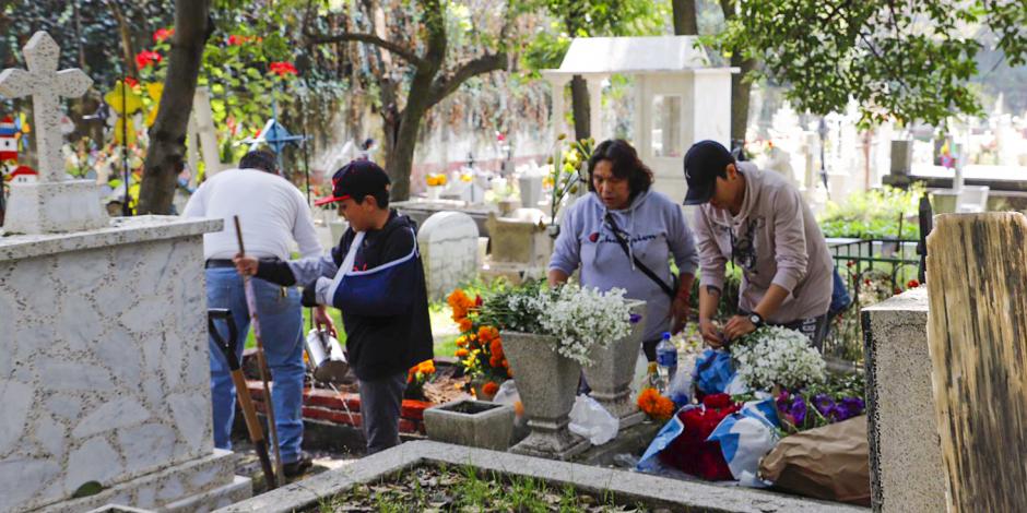La alcaldesa Lía Limón señala que se espera 75 mil personas acudan a los panteones a visitar a sus seres queridos fallecidos