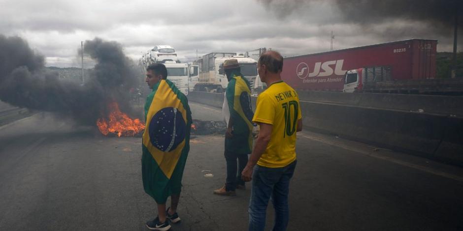 Simpatizantes de Bolsonaro bloquearon carreteras por rechazo de triunfo de Lula Da Silva.