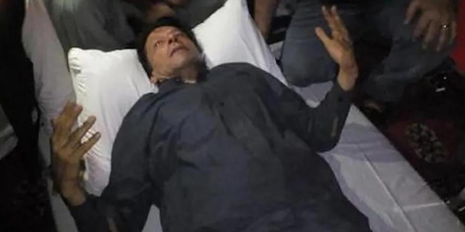 Imran Khan, ex primer ministro de Pakistán, fue atacado en un evento de campaña en Punjab.