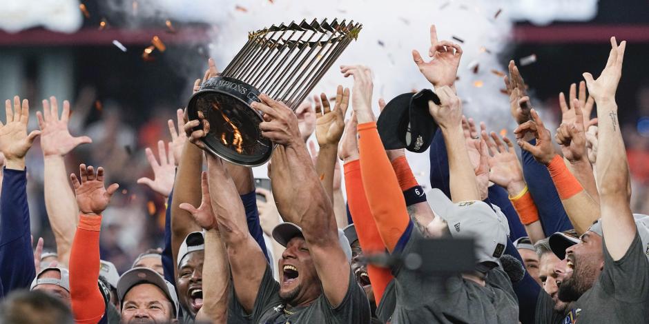 Los Astros de Houston celebran el título de la Serie Mundial de las Grandes Ligas.