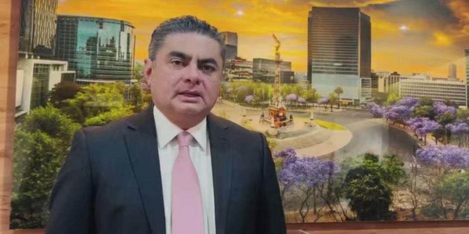 Luis Espinoza Cházaro, coordinador del PRD en San Lázaro, durante un mensaje en video.