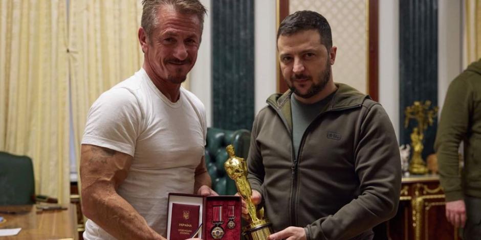 El actor Sean Penn y el mandatario ucraniani Volodimir Zelenski.