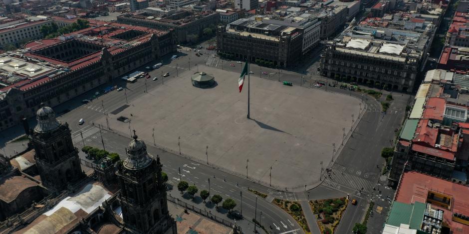 AMLO garantiza libre acceso al Zócalo de la Ciudad de México para la marcha del próximo domingo en defensa del INE.