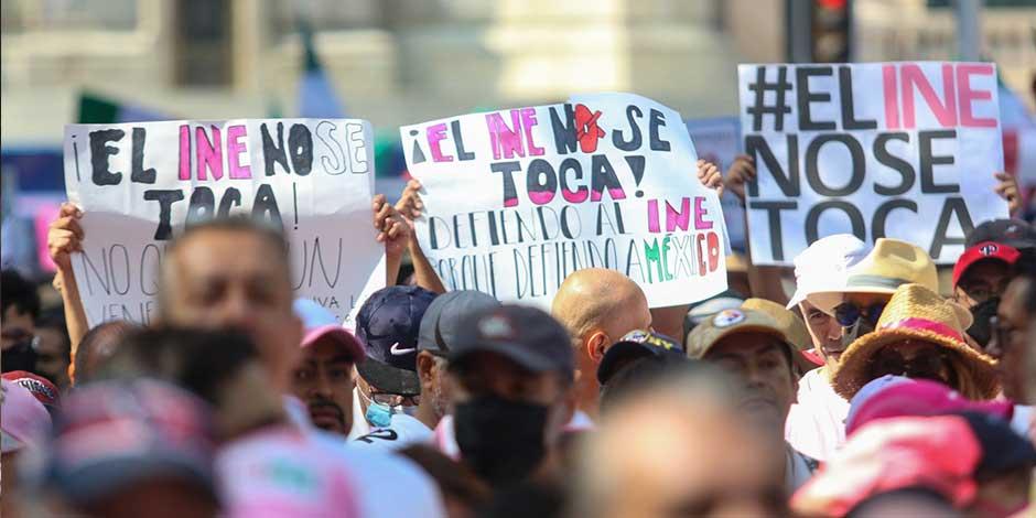 Ciudadanos marcharon en defensa del INE. Señalaron que la Reforma Electoral atenta contra la democracia y autonomía del Instituto