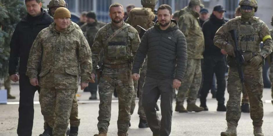 Zeleski visita regiones de Ucrania de forma esporádica para evitar escaladas de los invasores.