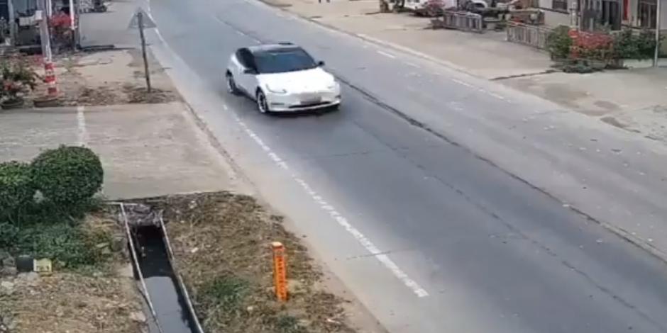En el sur de China, un vehículo marca Tesla tuvo una falla en el sistema de piloto automático y comenzó a acelerar por sí solo hasta alcanzar una velocidad de casi 200 kilómetros por hora