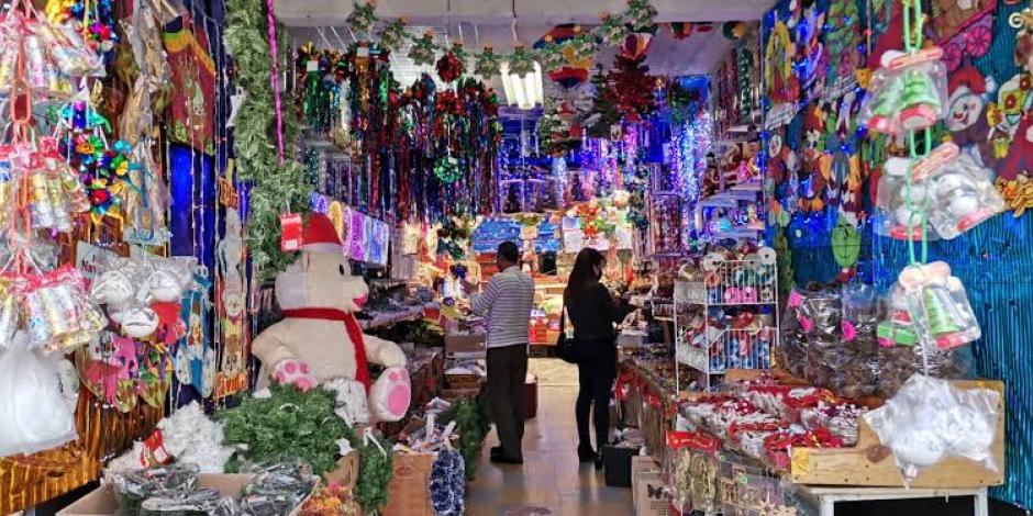 En la CDMX hay varios lugares donde venden variedad de adornos navideños.