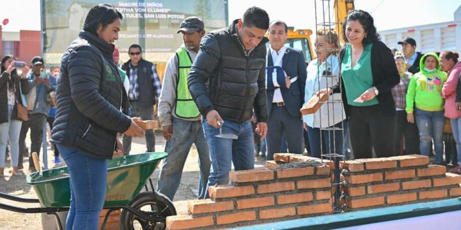 Ricardo Gallardo inicia construcción de jardín de niños en fraccionamiento Los Tules.
