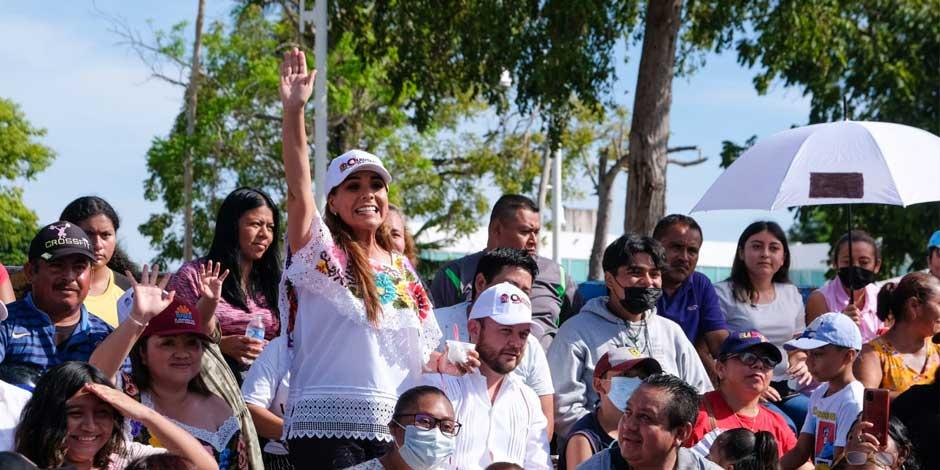 La gobernadora de Quintana Roo, Mara Lezama, presenció el desfile de la Revolución Mexicana en Chetumal