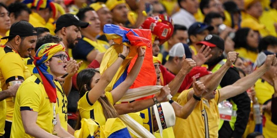 Aficionados de Ecuador durante el partido inaugural.