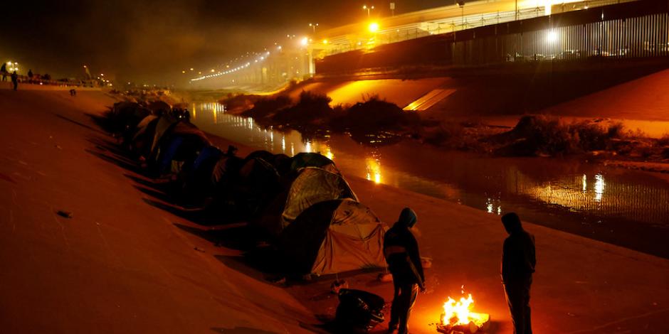 Migrantes venezolanos en un campamento a orillas del Río Bravo, en Chihuahua, el pasado lunes.