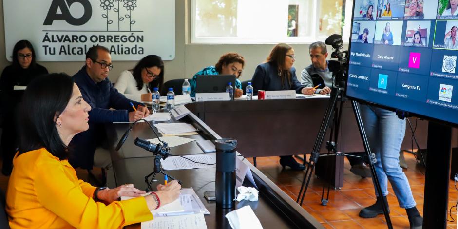 La alcaldesa de Álvaro Obregón, Lía Limón, Durante la mesa de trabajo con integrantes del Congreso de la CDMX para el análisis del Paquete Económico 2023.