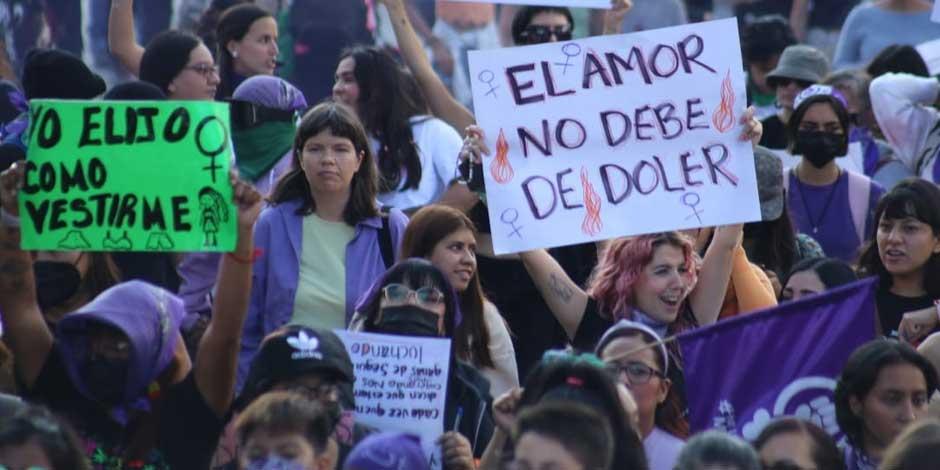 Mujeres marcharon este viernes contra la violencia en México