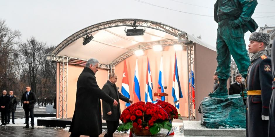 Los presidentes de Cuba y Rusia, Miguel Diaz-Canel Bermudez y Vladimir Putin, durante la ceremonia de develación de la estatua de Fidel Castro, en Moscú.*Esta columna expresa el punto de vista de su autor, no necesariamente de La Razón. 