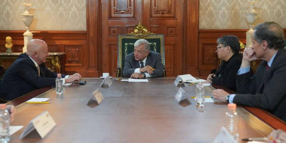 Presidente López Obrador la tarde del martes, en reunión con directivos de Mondelēz International.