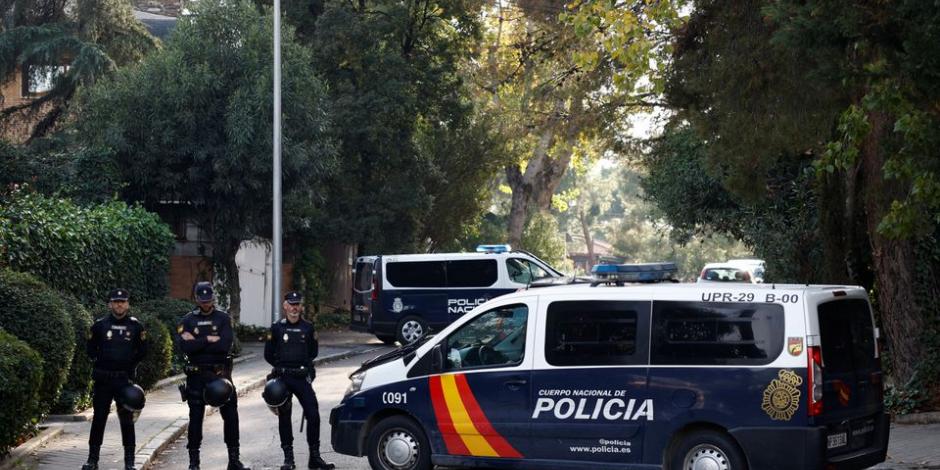 Explota carta bomba en embajada de Ucrania en Madrid, España; hay al menos una persona lesionada.